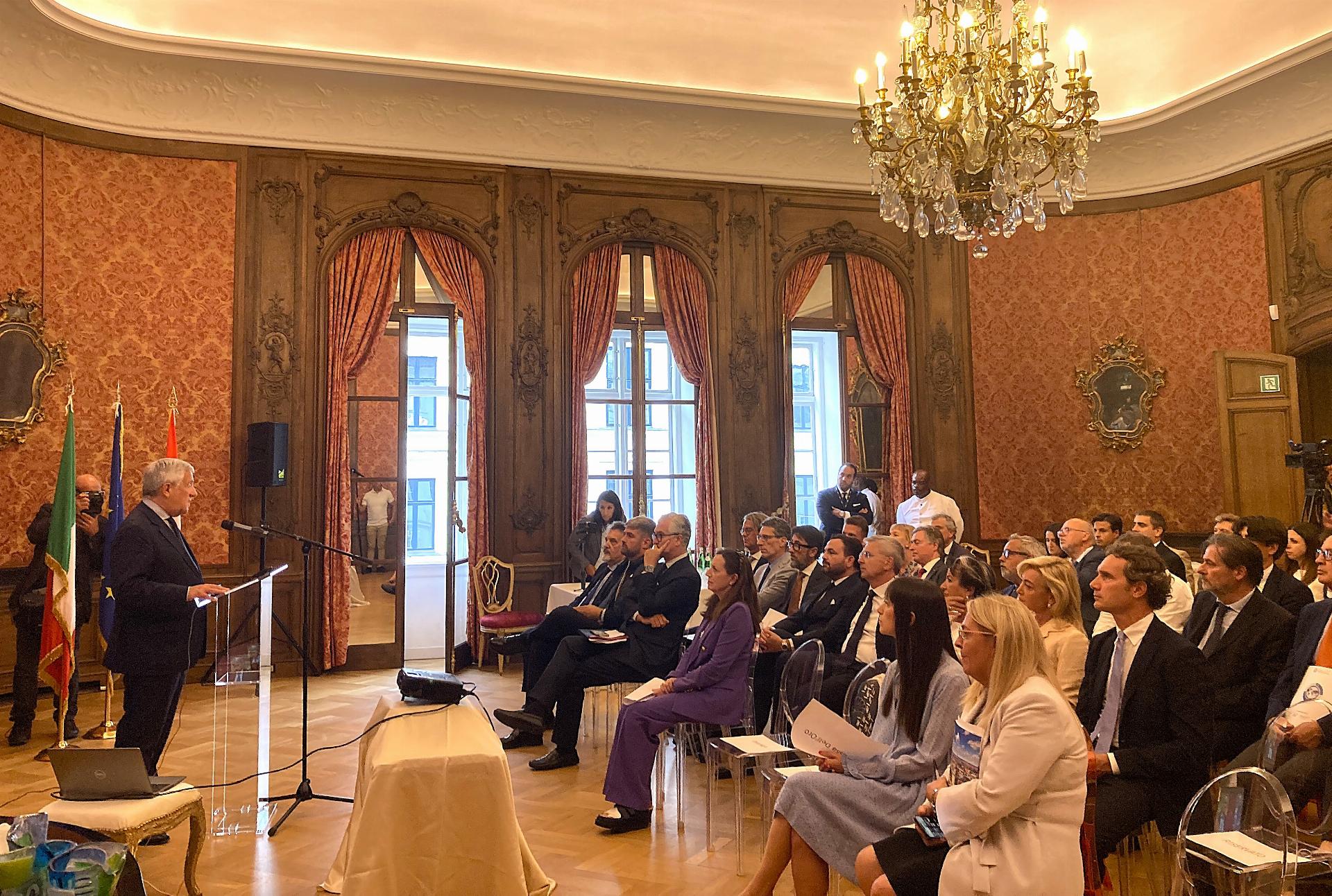 Intervento Tajani con sala
